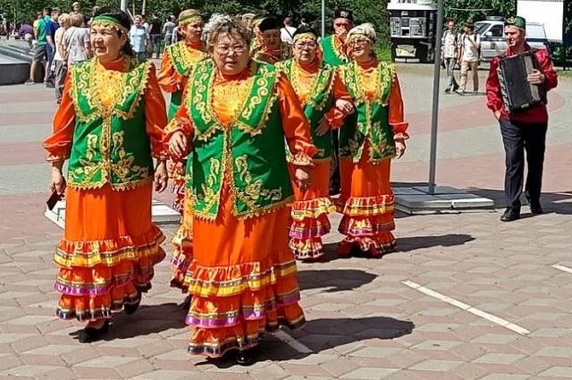 Парк Гагарина 25 июня превратился в фестиваль ярких красок и гостеприимства.
