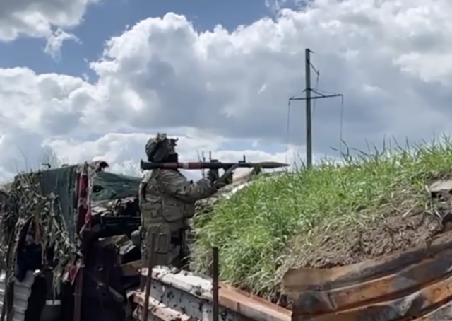 Украинские военные при отступлении взорвали мост в районе Золотого