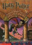 Обложка первого американского издания Scholastic «Гарри Поттер и философский камень». В США книга была издана под названием «Гарри Поттер и волшебный камень».