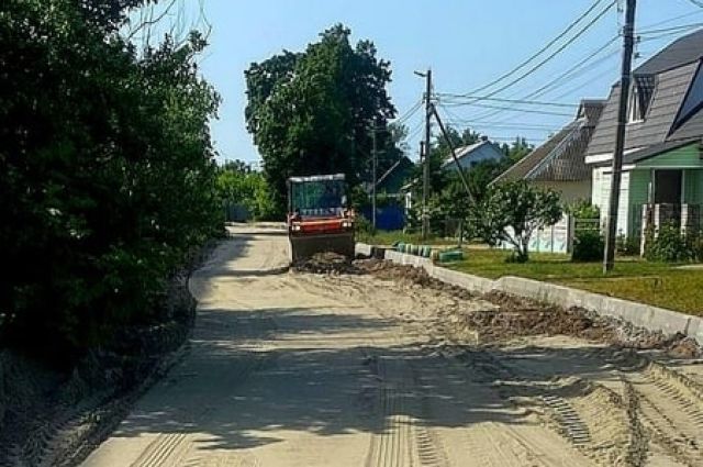 На улице Олега Кошевого в Брянске уложили песчаное основание