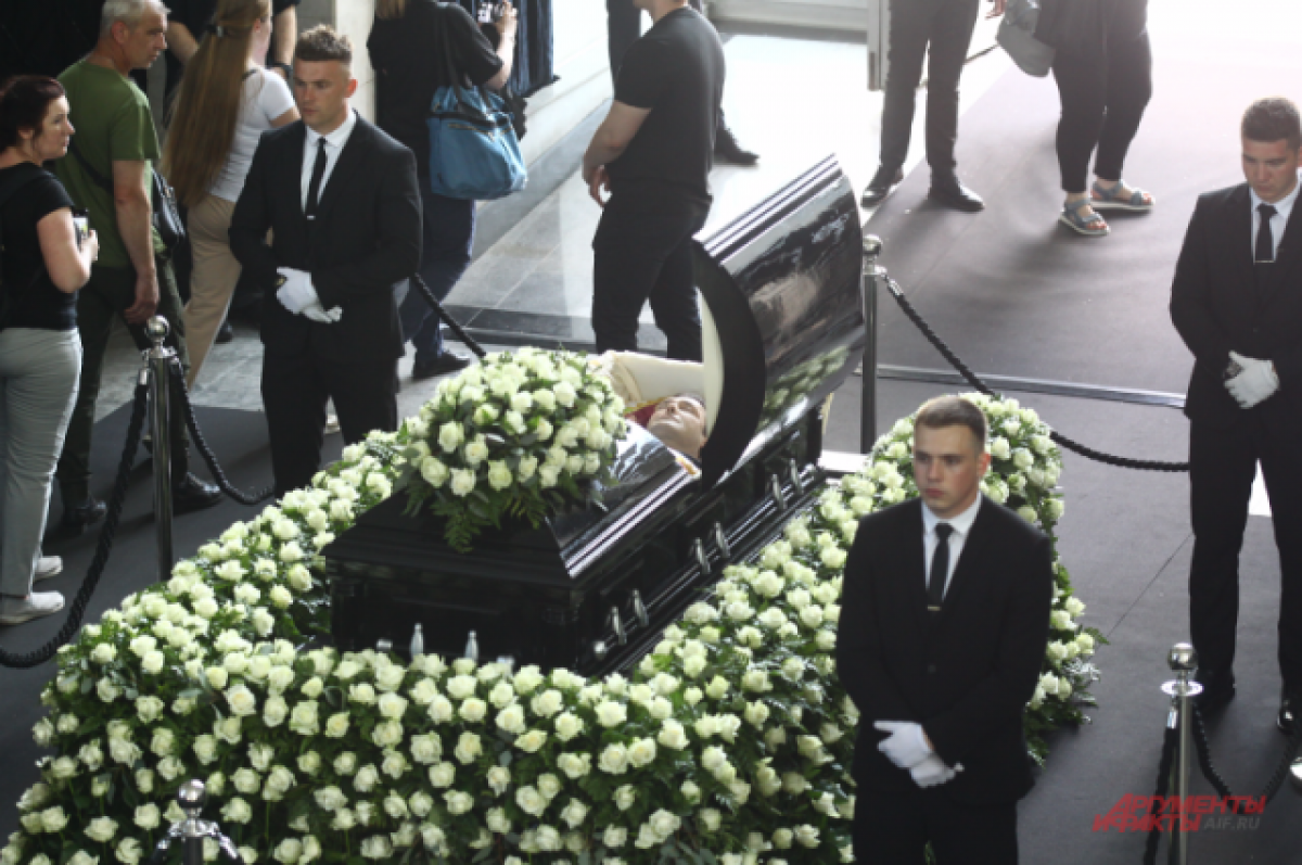 Почему юли не было на похоронах. Похороны Юры Шатунова 2022. 26 6 2022 Похороны Юрия Шатунова.