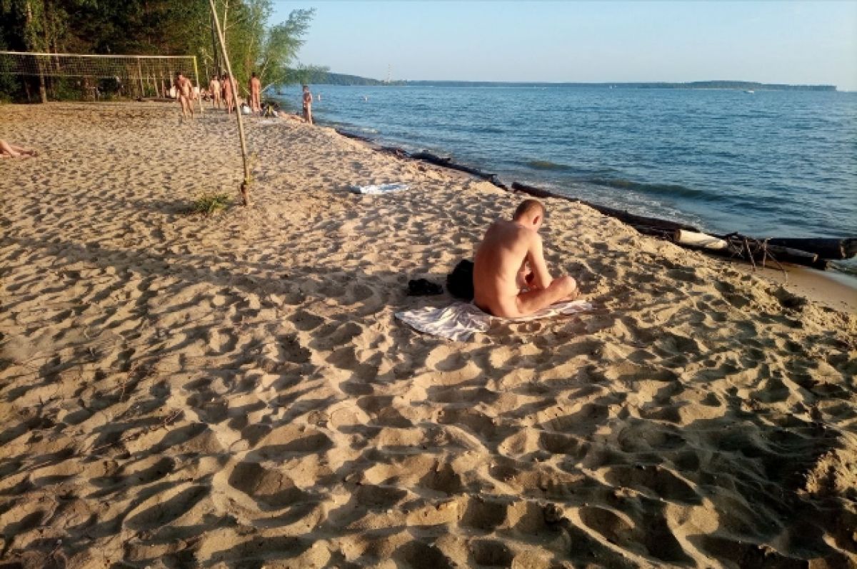 Молодые нудистки веселятся на пляже The Beach.. — Video | VK