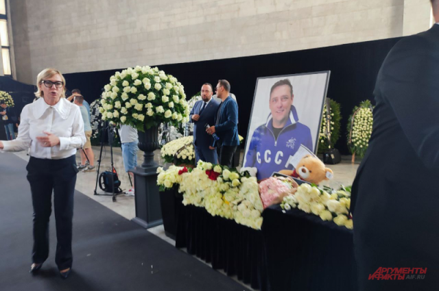Директор Шатунова рассказал, что певец собирался в Донбасс