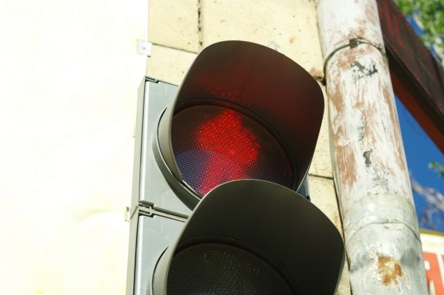 В Бузулуке водитель «ВАЗ» сбил перебегавшего дорогу на красный свет подростка.