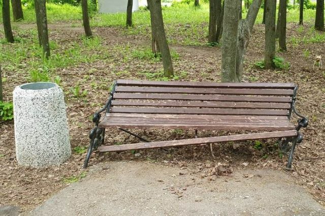 В парке им. Гагарина – одном из самых любимых мест отдыха горожан – вандалы поломали скамейки.