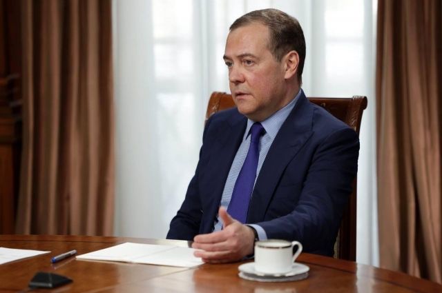 Медведев в эксклюзивном интервью АиФ анонсировал ответ из-за Калининграда