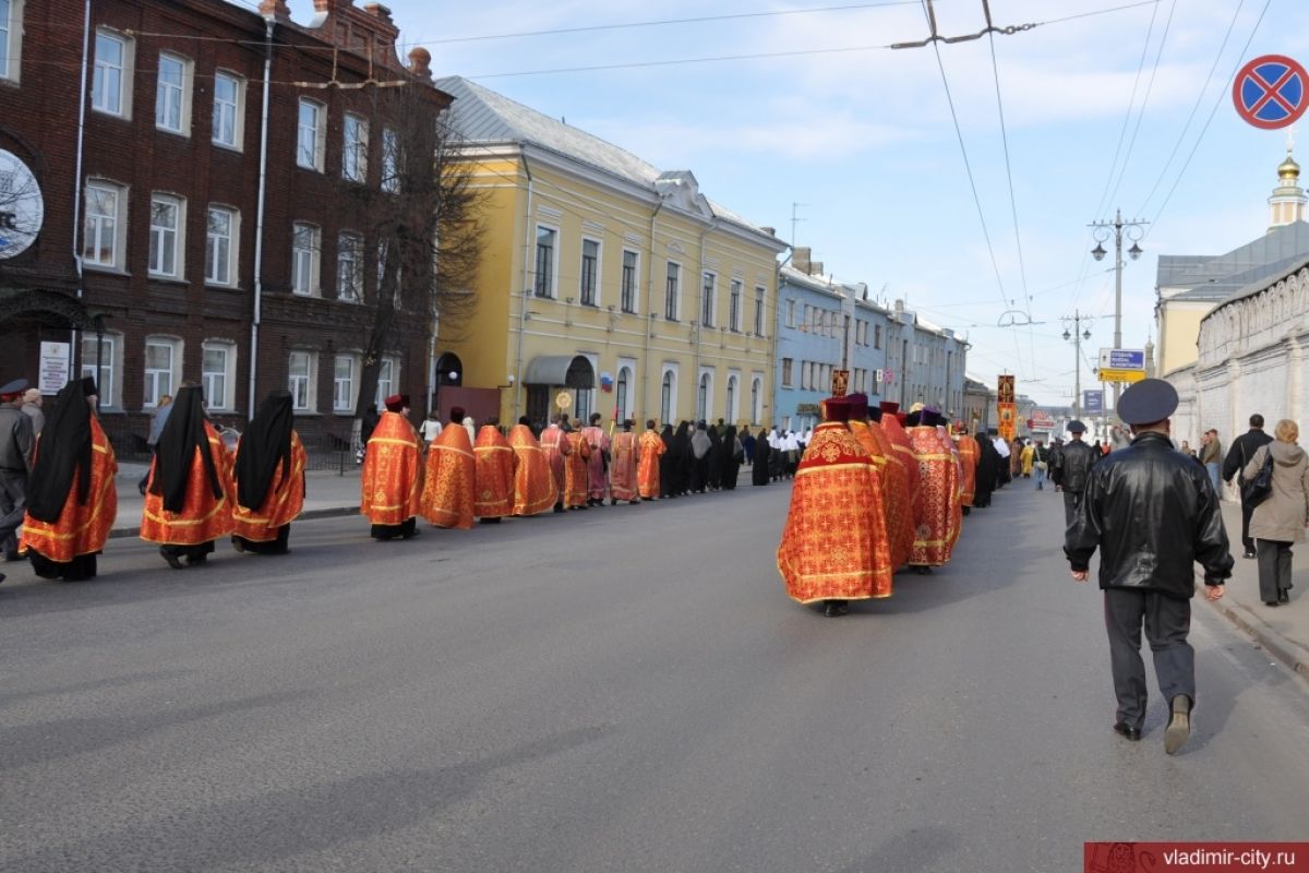 Хода центр. Крестный ход на Пасху в городе Владимире. Крестный ход во Владимире. Крестный ход во Владимире 2018. Крестный ход в Боголюбово.