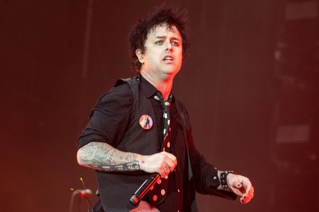 Лидер группы Green Day откажется от американского гражданства