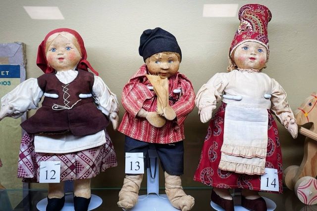 Всего подельники украли из детского магазина 16 упаковок с куклами общей стоимостью около 30 тысяч рублей.