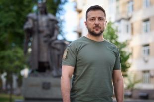 Зеленский поздравил украинцев с Днем Конституции.