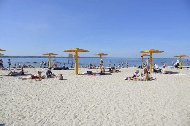 Пляжи в Челябинске открыты с 1 июня, но в этом году не так популярны из-за прохладной погоды.