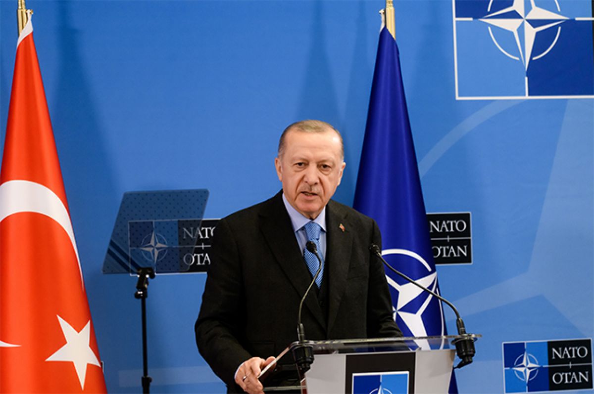 Жертвуя курдами. Что Турция получила за членство финнов и шведов в НАТО?