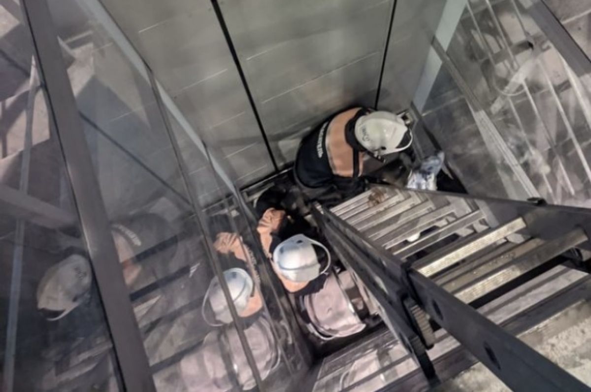 Падение лифта в петербурге