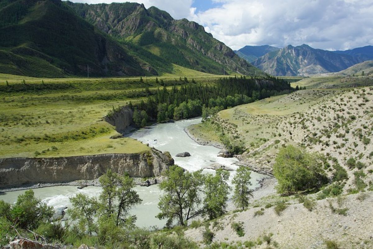 В Горном Алтае обнаружили смертельно опасные турбазы на берегу реки