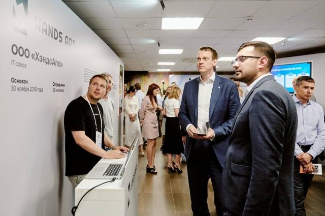 Врио главы региона осмотрел территорию Рязанского инновационного научно-технологического центра, посетил офисы резидентов и выставку их достижений.