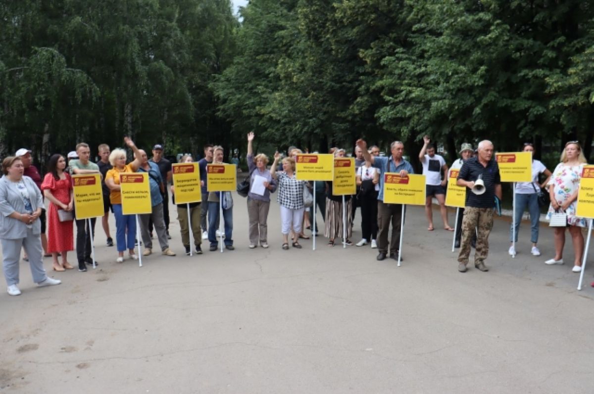 Барнаульцы, чьи дома требуют снести, провели санкционированный митинг