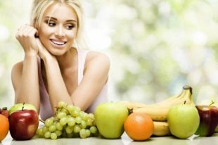 Диетологи рассказали, какие продукты помогают легче «переносить» жару