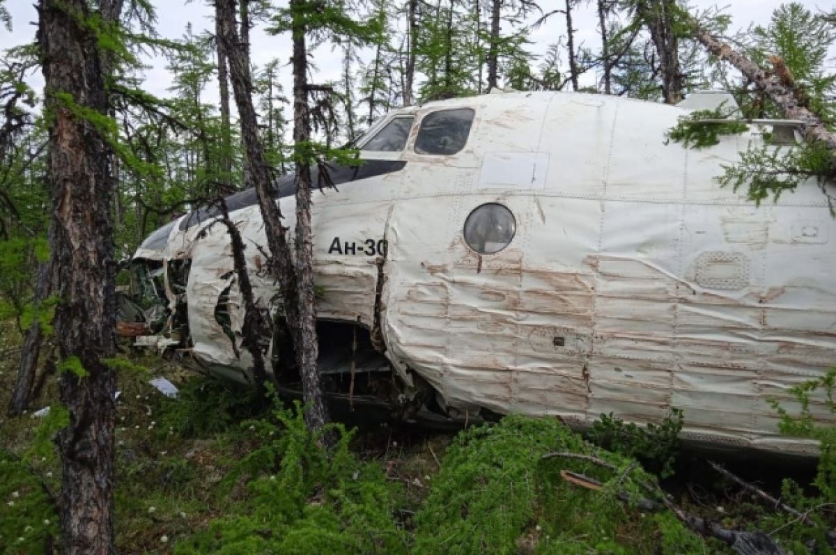 СК изъял черные ящики с места жесткой посадки Ан-30 в Якутии