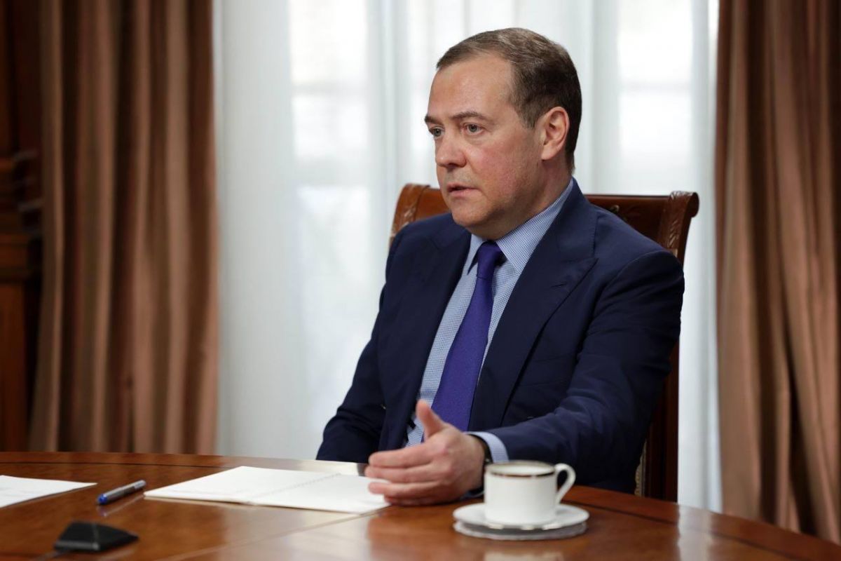 Медведев оценил зависимость РФ в сфере научного приборостроения от импорта