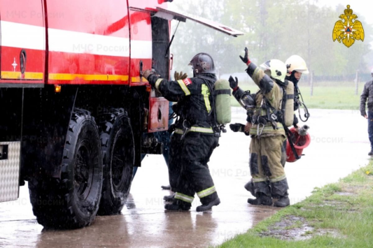 СМИ: спасатель в Ростовской области пострадал при тушении пожара
