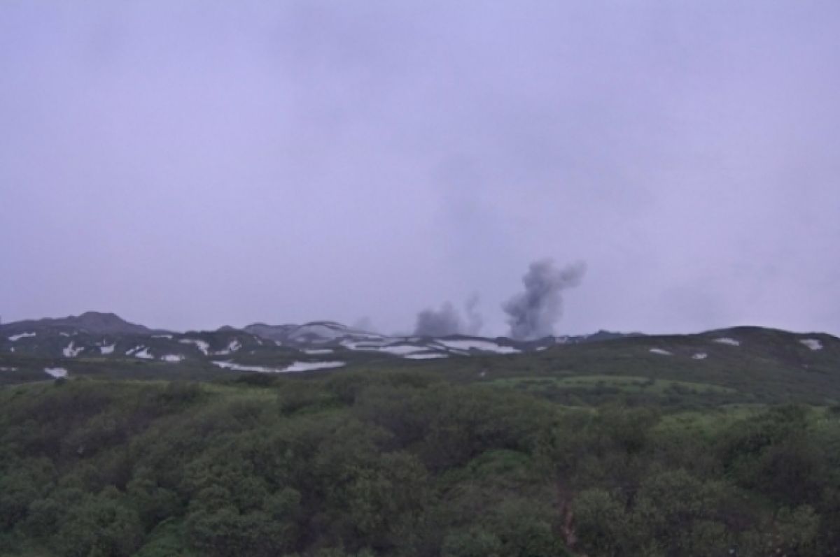 Курильский вулкан Эбеко два раза выбросил пепел