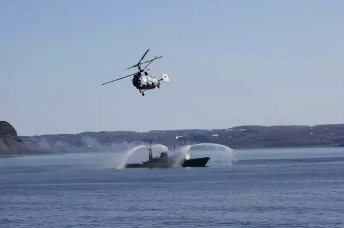 Подводная лодка баренцево. Северный флот Североморск. Подводная лодка в Баренцевом море. Баренцево море Мурманск. Баренцево море Мурманск подводная лодка.