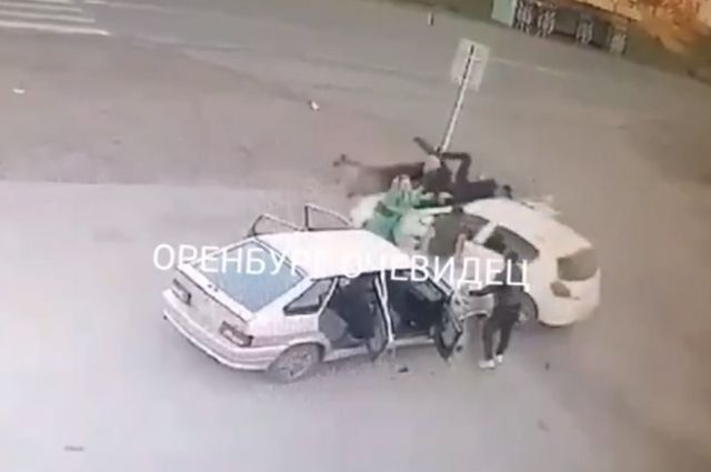 Опубликовано видео покушения на убийство пяти человек в Саракташе.