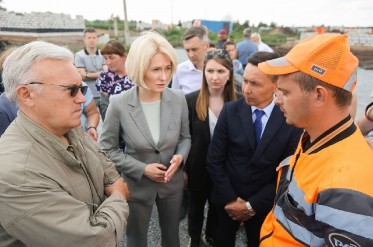 Новоселье через два месяца. В. Абрамченко проверила стройку для погорельцев  | АиФ Красноярск