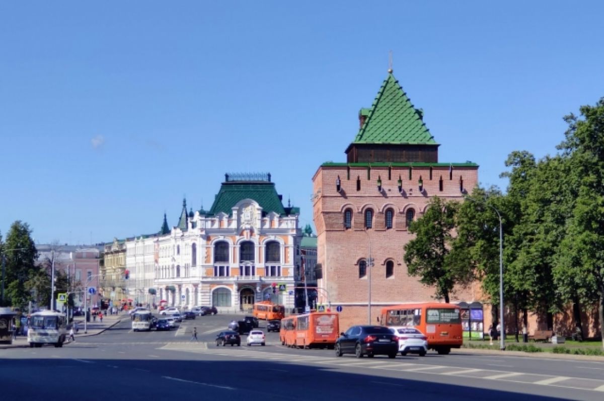 В нижнем новгороде проходит. День города Нижний Новгород. Нижний Новгород украшен к Дню города. Нижний Новгород украсят ко Дню народного единства. Город из рублей.