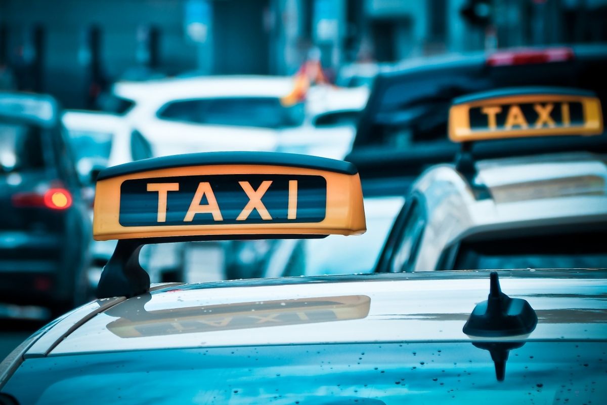 Госдума приняла в I чтении законопроект о регулировке работы такси