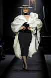 Показ бренда Schiaparelli в Музее декоративного искусства 4 июля открыл Неделю высокой моды.