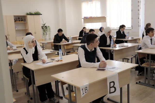 Всего к ЕГЭ в республике в этом году было допущено 2463 человека.