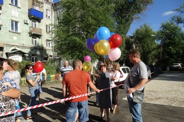Жители дома №6 на улице Миронова с помощью ТСЖ «Арбат» сделали парковку.