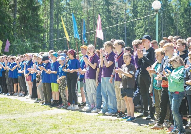 Этим летом в лагере проходит девять тематических смен, в их числе - сборы добровольцев, патриотическая и творческая смены.