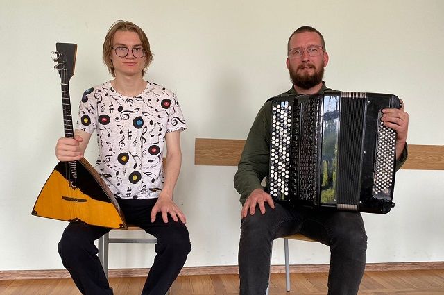 На фестивале «Музыкальная осень Ставрополья» в 2020 году Сергей Колодяжный выступал вместе с педагогом Юрием Баранниковым.