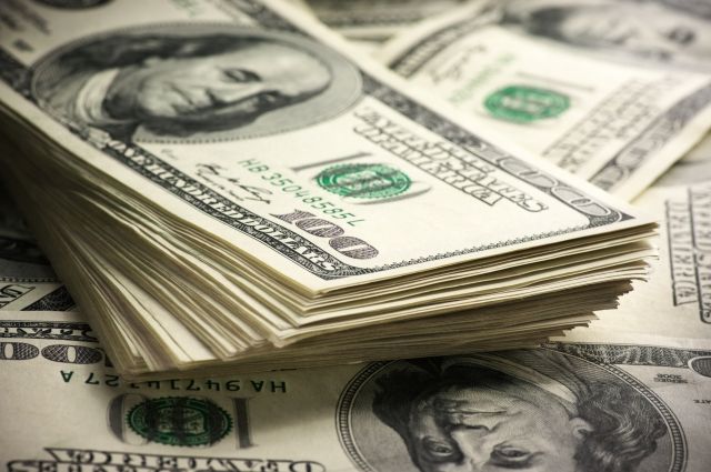 Курс доллара на открытии торгов на Мосбирже вырос до 63,7 рубля