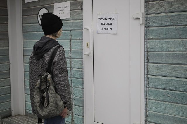 Стоимость посещения туалета – 15 рублей.