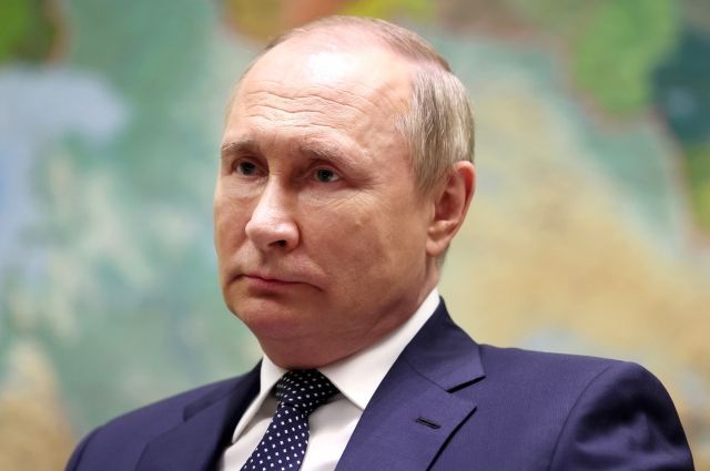 Путин: РФ должна обеспечить внутренний рынок базовыми продуктами питания