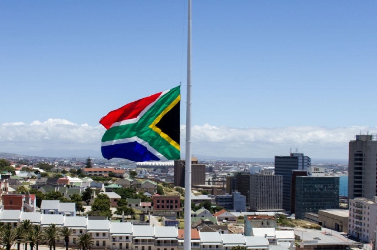 В ЮАР 14 человек погибли при стрельбе в баре