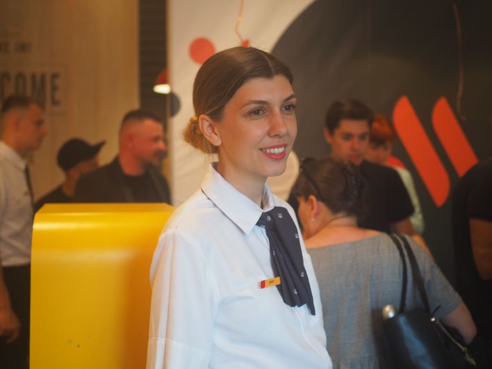 Ростовчан встречала прелестная Юлия, директор одного из ресторанов сети. 
