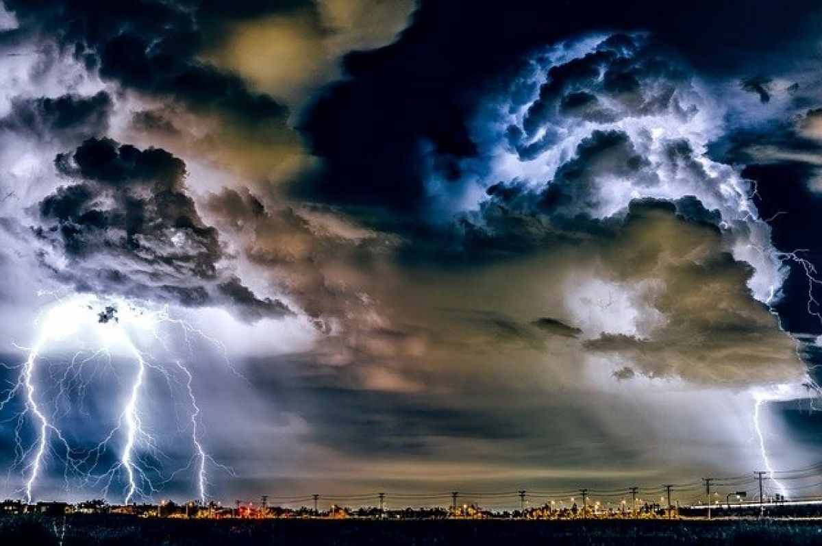 Затишье перед бурей: 12 июля в Петербург придут очередные погодные аномалии  | ОБЩЕСТВО | АиФ Санкт-Петербург