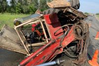 При столкновении трактора с нефтевозом в Ташлинском районе пострадали оба водителя.