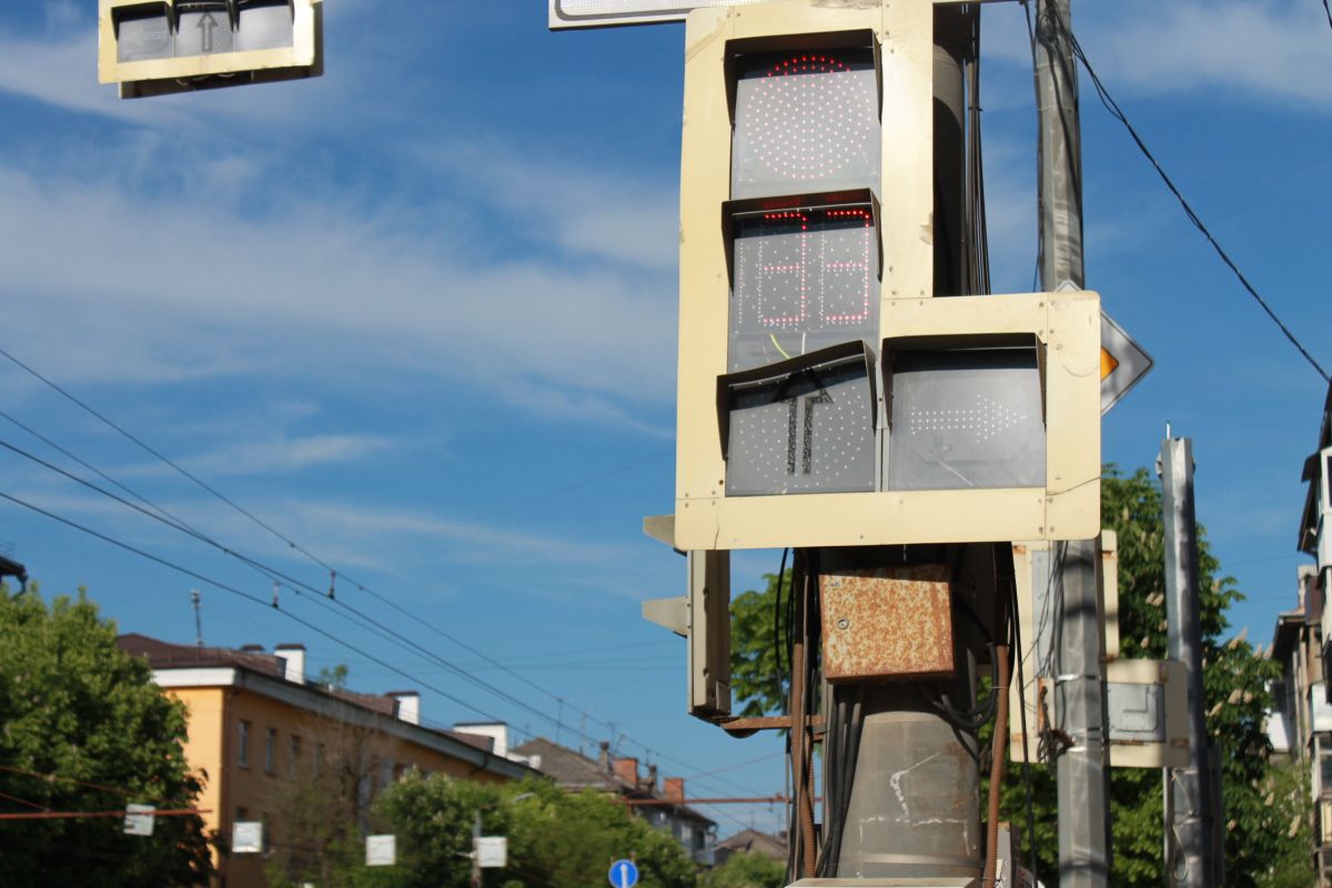 В Барнауле на время перестанет работать светофор в районе ТЦ «Огни»
