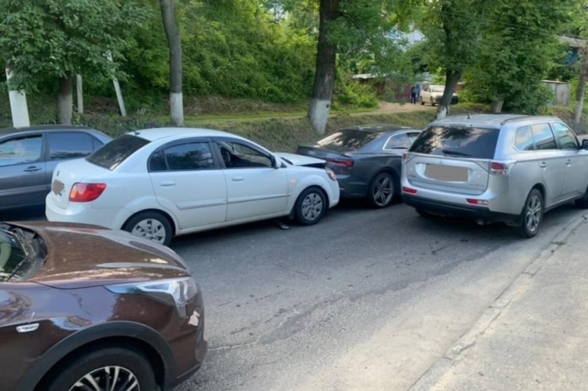 Kia врезалась в Audi на улице Калинина в Брянске