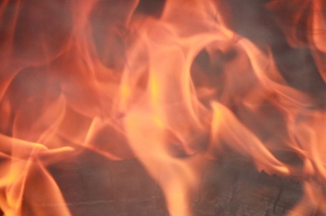 В ночном пожаре в Зеленодольске погибли двое мужчин. 