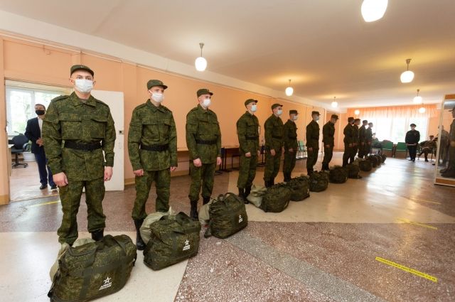 Из Казани на военную службу ушли 644 новобранца-срочника. 