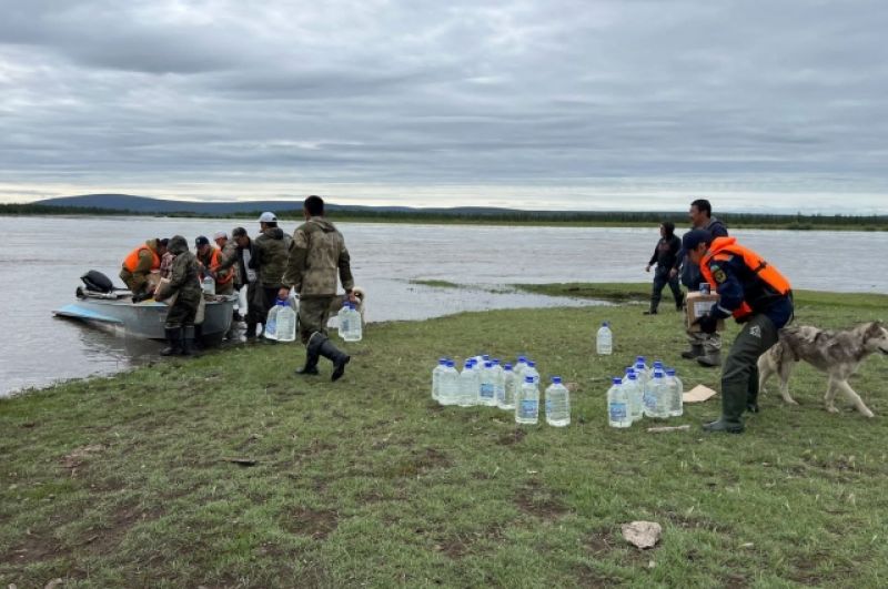 В Хайысардах привезли 1,5 тонны гуманитарного груза - продуктов, медикаментов и питьевой воды.