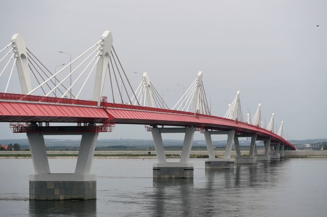 Автомобильный мост через Амур между Благовещенском и китайским Хэйхе.