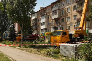 Ремонт фасада жилого многоквартирного дома в квартале им. Гаевого в Луганске.