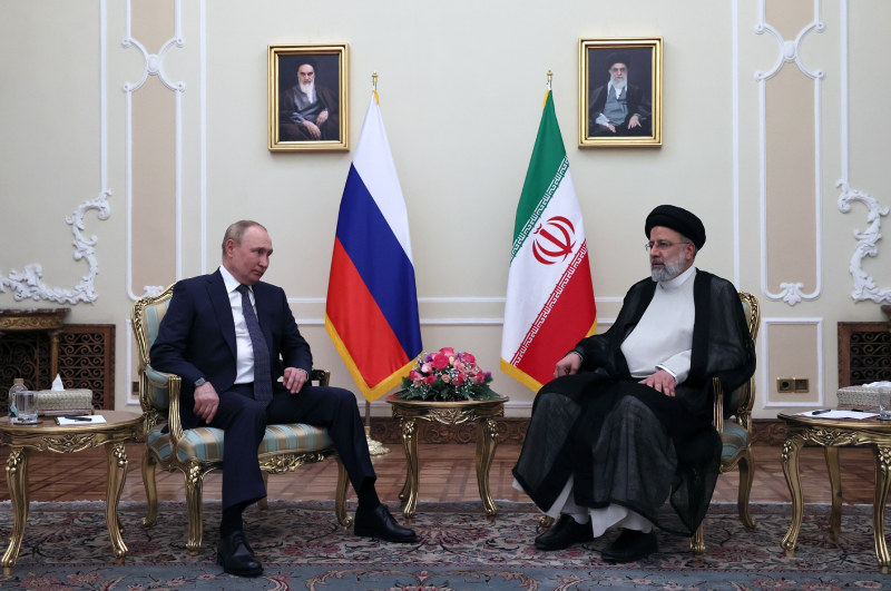 Владимир Путин и президент Ирана Эбрахим Раиси во время встречи.